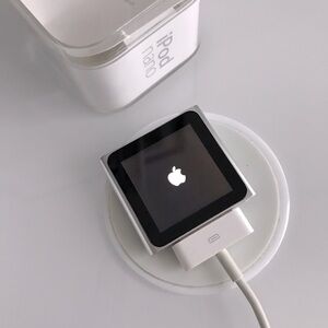 Apple iPod nano (6th Generation) A1366 16GB - Silver